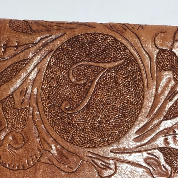 Handmade Embossed Tooled Tan Leather Bifold Flat Wallet - Picture 5 of 12
